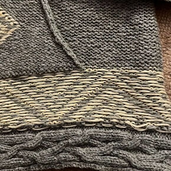 Free People gray knit hooded boho tunic w white details and cableknit trim. XS - Picture 6 of 10